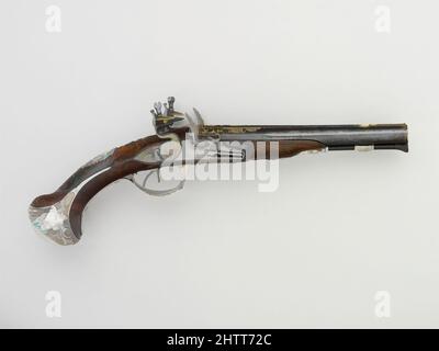 Art inspired by Pair of Double-barreled Flintlock Pistols, 1752–53, Paris, French, Paris, Stahl, Silber, Gold, Holz (Nussbaum), Whalebone, L. je 14 3/8 Zoll (36,5 cm); Gewicht von je 36 oz. (1030 g), Firearms-Pistols-Flintlock, Pistols mit Side-by-Side-Fässern wurden in England populär, Classic Works modernisiert von Artotop mit einem Schuss Moderne. Formen, Farbe und Wert, auffällige visuelle Wirkung auf Kunst. Emotionen durch Freiheit von Kunstwerken auf zeitgemäße Weise. Eine zeitlose Botschaft, die eine wild kreative neue Richtung verfolgt. Künstler, die sich dem digitalen Medium zuwenden und die Artotop NFT erschaffen Stockfoto