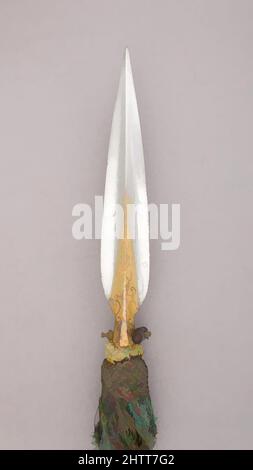 Kunst inspiriert von Boar Spear, 16. Jahrhundert, Deutsch, Stahl, Holz, Gold, Metallgewinde, L. 81 1/8 Zoll (206,1 cm); L des Kopfes 18 Zoll (45,7 cm); B: 4 11/16 Zoll (11,9 cm); Gewicht 3 lbs. 8,8 oz. (1610,3 g), Shafted Weapons, Classic Works modernisiert von Artotop mit einem Schuss Moderne. Formen, Farbe und Wert, auffällige visuelle Wirkung auf Kunst. Emotionen durch Freiheit von Kunstwerken auf zeitgemäße Weise. Eine zeitlose Botschaft, die eine wild kreative neue Richtung verfolgt. Künstler, die sich dem digitalen Medium zuwenden und die Artotop NFT erschaffen Stockfoto