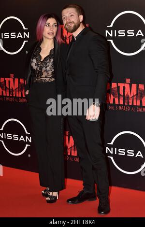 Roma, Italien. 02. März 2022. Maurizio Merluzzo und Ambra Pazzani nehmen am roten Teppich der Premiere des Films The Batman im Space Moderno Cinema.Rome Teil. (Italien) März 1. 2022 Quelle: dpa/Alamy Live News Stockfoto