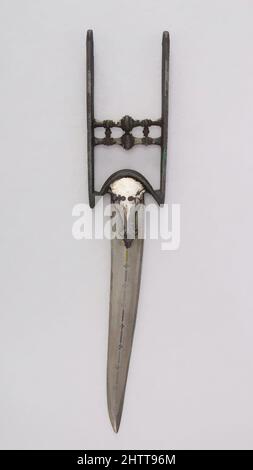 Kunst inspiriert von Dagger (Katar), 18. Jahrhundert, Inder, Stahl, Silber, H. 16 5/8 Zoll (42,2 cm); B: 3 7/16 Zoll (8,7 cm); Gewicht 1 lb. 3,8 oz. (561,3 g), Dolche, Classic Works modernisiert von Artotop mit einem Schuss Moderne. Formen, Farbe und Wert, auffällige visuelle Wirkung auf Kunst. Emotionen durch Freiheit von Kunstwerken auf zeitgemäße Weise. Eine zeitlose Botschaft, die eine wild kreative neue Richtung verfolgt. Künstler, die sich dem digitalen Medium zuwenden und die Artotop NFT erschaffen Stockfoto