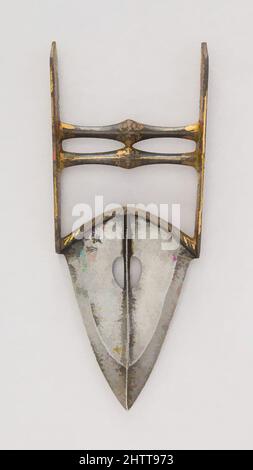 Kunst inspiriert von Dagger (Katar), 18. Jahrhundert, Inder, Stahl, Gold, L. 7 3/4 Zoll (19,7 cm); B: 3 1/4 Zoll (8,3 cm); Gewicht 7,7 oz. (218,3 g), Dolche, Classic Works modernisiert von Artotop mit einem Schuss Moderne. Formen, Farbe und Wert, auffällige visuelle Wirkung auf Kunst. Emotionen durch Freiheit von Kunstwerken auf zeitgemäße Weise. Eine zeitlose Botschaft, die eine wild kreative neue Richtung verfolgt. Künstler, die sich dem digitalen Medium zuwenden und die Artotop NFT erschaffen Stockfoto