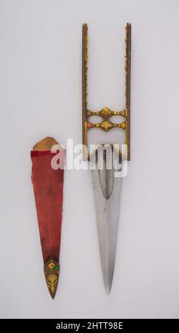 Kunst inspiriert von Dagger (Katar) mit Sheath, 17. Century, Indian, Mughal, Iron, Gold, Stahl, Diamant, Samt, Holz, L. mit Mantel 22 5/16 Zoll (56,7 cm); L. ohne Mantel 20 7/8 Zoll (53 cm); B: 3 11/16 Zoll (9,4 cm); Gewicht 2 lbs. 9,6 oz. (1179,3 g); Gewicht des Mantels 3,8 oz. (107,7 g, Classic Works modernisiert von Artotop mit einem Schuss Moderne. Formen, Farbe und Wert, auffällige visuelle Wirkung auf Kunst. Emotionen durch Freiheit von Kunstwerken auf zeitgemäße Weise. Eine zeitlose Botschaft, die eine wild kreative neue Richtung verfolgt. Künstler, die sich dem digitalen Medium zuwenden und die Artotop NFT erschaffen Stockfoto