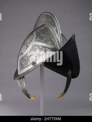 Kunst inspiriert von Morion, ca. 1570, Deutsch, Stahl, Leder, Messing, H. 12 3/4 Zoll (32,4 cm); B: 9 9/16 Zoll (24,3 cm); D. 14 1/4 Zoll (36,2 cm); Gewicht 2 lb. 6 oz. (1077 g), Helme, Classic Works modernisiert von Artotop mit einem Schuss Modernität. Formen, Farbe und Wert, auffällige visuelle Wirkung auf Kunst. Emotionen durch Freiheit von Kunstwerken auf zeitgemäße Weise. Eine zeitlose Botschaft, die eine wild kreative neue Richtung verfolgt. Künstler, die sich dem digitalen Medium zuwenden und die Artotop NFT erschaffen Stockfoto