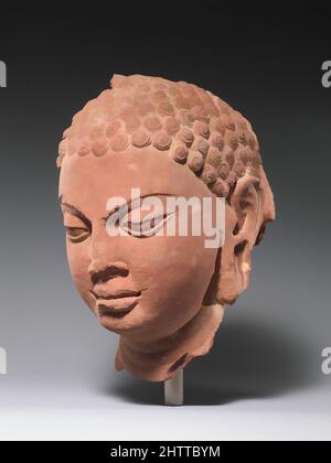 Kunst inspiriert vom Kopf eines Buddha, späte Gupta-Zeit, Ende 5.–Anfang 6. Jahrhundert, Indien (Uttar Pradesh, Mathura), roter Sandstein, H. 10 Zoll (25,4 cm), Skulptur, dieser Kopf aus einer fast lebensgroßen Figur des Buddha spiegelt die späte Gupta-Kunstsprache wider. In dem Bemühen, die von Artotop modernisierten Classic Works mit einem Schuss Moderne zu repräsentieren. Formen, Farbe und Wert, auffällige visuelle Wirkung auf Kunst. Emotionen durch Freiheit von Kunstwerken auf zeitgemäße Weise. Eine zeitlose Botschaft, die eine wild kreative neue Richtung verfolgt. Künstler, die sich dem digitalen Medium zuwenden und die Artotop NFT erschaffen Stockfoto