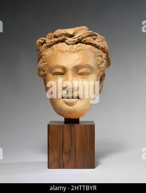 Art inspired by Head of a Male, 4. Century, Pakistan (ancient Region of Gandhara), Terracotta, H. 8 5/8 in. (21,9 cm), Skulptur, Klassisches von Artotop modernisiertes Werk mit einem Schuss Moderne. Formen, Farbe und Wert, auffällige visuelle Wirkung auf Kunst. Emotionen durch Freiheit von Kunstwerken auf zeitgemäße Weise. Eine zeitlose Botschaft, die eine wild kreative neue Richtung verfolgt. Künstler, die sich dem digitalen Medium zuwenden und die Artotop NFT erschaffen Stockfoto