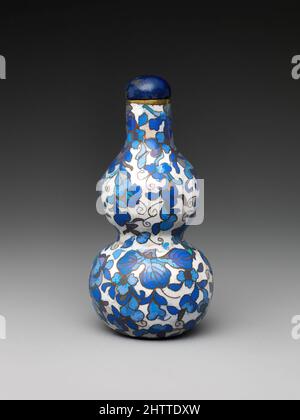 Kunst inspiriert von der Snuff-Flasche in Form eines Kürbissen, Qing-Dynastie (1644–1911), Qianlong-Periode (1736–95), China, gemalte Emaille mit Lapislazuli-Stopfen, H. 3 1/4 Zoll (8,3 cm), Snuffflaschen, Ein beliebtes Dekorationsmotiv, der Kürbis ist ein Synonym für Nachkommenschaft, oder mehrere Kinder, Classic Works modernisiert von Artotop mit einem Schuss Moderne. Formen, Farbe und Wert, auffällige visuelle Wirkung auf Kunst. Emotionen durch Freiheit von Kunstwerken auf zeitgemäße Weise. Eine zeitlose Botschaft, die eine wild kreative neue Richtung verfolgt. Künstler, die sich dem digitalen Medium zuwenden und die Artotop NFT erschaffen Stockfoto