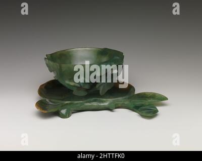 Kunst inspiriert von einem pfirschförmigen Becher mit Untertasse, der Qing-Dynastie (1644–1911), 19. Jahrhundert, China, Jade (Jade), Gesamt (Tasse und Untertasse): H. 2 Zoll (5,1 cm); B: 5 7/8 Zoll (14,9 cm); Durchm. (cup) 3 3/6 Zoll (9,8 cm), Jade, nach dem Mythos ließ Xiwangmu, die Königin des Westens, ein, klassisches Werk von Artotop mit einem Schuss Modernität modernisieren. Formen, Farbe und Wert, auffällige visuelle Wirkung auf Kunst. Emotionen durch Freiheit von Kunstwerken auf zeitgemäße Weise. Eine zeitlose Botschaft, die eine wild kreative neue Richtung verfolgt. Künstler, die sich dem digitalen Medium zuwenden und die Artotop NFT erschaffen Stockfoto