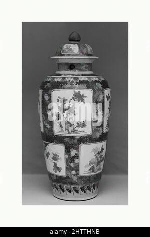 Kunst inspiriert von Glas mit Cover, Qing-Dynastie (1644–1911), Kangxi-Periode (1662–1722), China, Porzellan, H. 43 Zoll (109,2 cm), Keramik, Klassisches von Artotop modernisiertes Werk mit einem Schuss Moderne. Formen, Farbe und Wert, auffällige visuelle Wirkung auf Kunst. Emotionen durch Freiheit von Kunstwerken auf zeitgemäße Weise. Eine zeitlose Botschaft, die eine wild kreative neue Richtung verfolgt. Künstler, die sich dem digitalen Medium zuwenden und die Artotop NFT erschaffen Stockfoto