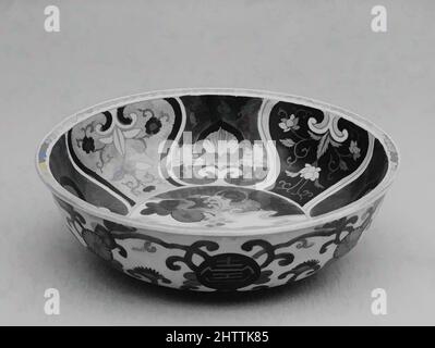 Art Inspired by Bowl, Edo-Zeit (1615–1868), 1750, Japan, Weißes Porzellan mit blauer Glasur, polychrome Emaillen (Arita-Ware), H. 9 3/4 Zoll (24,8 cm), Keramik, Klassisches von Artotop modernisiertes Werk mit einem Schuss Moderne. Formen, Farbe und Wert, auffällige visuelle Wirkung auf Kunst. Emotionen durch Freiheit von Kunstwerken auf zeitgemäße Weise. Eine zeitlose Botschaft, die eine wild kreative neue Richtung verfolgt. Künstler, die sich dem digitalen Medium zuwenden und die Artotop NFT erschaffen Stockfoto