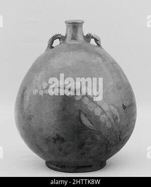 Art Inspired by Bottle, 19. Century, Japan, Tonerde mit Slip unter einer transparenten Glasur (Kyoto Ware), H. 7 Zoll (17,8 cm), Keramik, Klassisches von Artotop modernisiertes Werk mit einem Schuss Moderne. Formen, Farbe und Wert, auffällige visuelle Wirkung auf Kunst. Emotionen durch Freiheit von Kunstwerken auf zeitgemäße Weise. Eine zeitlose Botschaft, die eine wild kreative neue Richtung verfolgt. Künstler, die sich dem digitalen Medium zuwenden und die Artotop NFT erschaffen Stockfoto