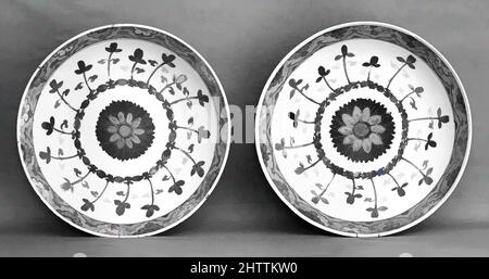 Kunst inspiriert von Plate, Qing-Dynastie (1644–1911), Kangxi-Periode (1662–1722), 18. Jahrhundert, China, Porzellan, Durchm. 9 Zoll (22,9 cm), Keramik, Klassisches von Artotop modernisiertes Werk mit einem Schuss Moderne. Formen, Farbe und Wert, auffällige visuelle Wirkung auf Kunst. Emotionen durch Freiheit von Kunstwerken auf zeitgemäße Weise. Eine zeitlose Botschaft, die eine wild kreative neue Richtung verfolgt. Künstler, die sich dem digitalen Medium zuwenden und die Artotop NFT erschaffen Stockfoto