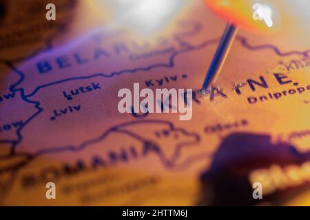 Ukraine, selektiver Fokus. Russlands Invasion der Ukraine. Krieg, konzeptuelles Bild - Karte Feuer, Urkaine Stockfoto