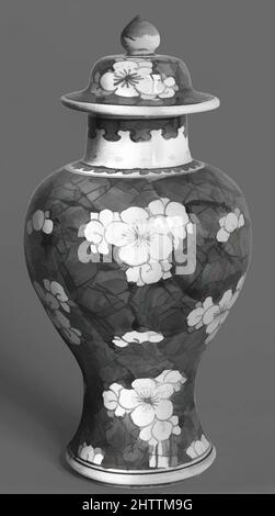 Kunst inspiriert von Covered Jar, der Qing-Dynastie (1644–1911), der Kangxi-Periode (1662–1722), China, Porzellan, H. 7 1/4 Zoll (18,4 cm), Keramik, Klassisches von Artotop modernisiertes Werk mit einem Schuss Moderne. Formen, Farbe und Wert, auffällige visuelle Wirkung auf Kunst. Emotionen durch Freiheit von Kunstwerken auf zeitgemäße Weise. Eine zeitlose Botschaft, die eine wild kreative neue Richtung verfolgt. Künstler, die sich dem digitalen Medium zuwenden und die Artotop NFT erschaffen Stockfoto