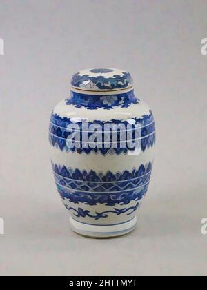 Kunst inspiriert von Covered Jar, Qing-Dynastie (1644–1911), China, Porzellan in Unterglasur blau gemalt, H. 7 1/2 in. (19,1 cm), Keramik, Klassisches von Artotop modernisiertes Werk mit einem Schuss Moderne. Formen, Farbe und Wert, auffällige visuelle Wirkung auf Kunst. Emotionen durch Freiheit von Kunstwerken auf zeitgemäße Weise. Eine zeitlose Botschaft, die eine wild kreative neue Richtung verfolgt. Künstler, die sich dem digitalen Medium zuwenden und die Artotop NFT erschaffen Stockfoto