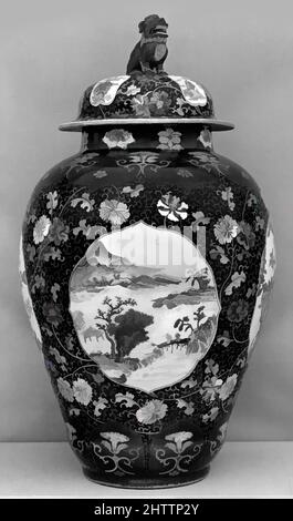 Kunst inspiriert von Covered Jar, Qing-Dynastie (1644–1911), Qianlong-Periode (1736–95), China, Porzellan, H. 24 Zoll (61 cm), Keramik, Klassisches von Artotop modernisiertes Werk mit einem Schuss Moderne. Formen, Farbe und Wert, auffällige visuelle Wirkung auf Kunst. Emotionen durch Freiheit von Kunstwerken auf zeitgemäße Weise. Eine zeitlose Botschaft, die eine wild kreative neue Richtung verfolgt. Künstler, die sich dem digitalen Medium zuwenden und die Artotop NFT erschaffen Stockfoto