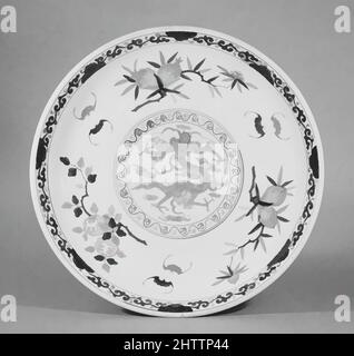 Art Inspired by Plate (One of a Pair), Edo-Zeit (1615–1868), 18. Century, Japan, Porzellan mit Unterglasur-Emaille (Arita-Ware, Imari-Stil), Durchm. 16 Zoll (40,6 cm), Keramik, Klassisches von Artotop modernisiertes Werk mit einem Schuss Moderne. Formen, Farbe und Wert, auffällige visuelle Wirkung auf Kunst. Emotionen durch Freiheit von Kunstwerken auf zeitgemäße Weise. Eine zeitlose Botschaft, die eine wild kreative neue Richtung verfolgt. Künstler, die sich dem digitalen Medium zuwenden und die Artotop NFT erschaffen Stockfoto