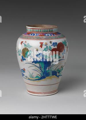 Kunst inspiriert von Glas mit Chrysanthemen und Felsen, Edo-Zeit (1615–1868), 18.. Jahrhundert, Japan, Porzellan mit farbigen Emaillen über transparenter Glasur (Hizen-Ware; Kakiemon-Typ), H. 9 1/4 in. (23,5 cm); Durchm. 7 1/8 Zoll (18,1 cm), Keramik, oft in der Poesie erwähnt, Klassische Werke von Artotop mit einem Schuss Moderne modernisiert. Formen, Farbe und Wert, auffällige visuelle Wirkung auf Kunst. Emotionen durch Freiheit von Kunstwerken auf zeitgemäße Weise. Eine zeitlose Botschaft, die eine wild kreative neue Richtung verfolgt. Künstler, die sich dem digitalen Medium zuwenden und die Artotop NFT erschaffen Stockfoto