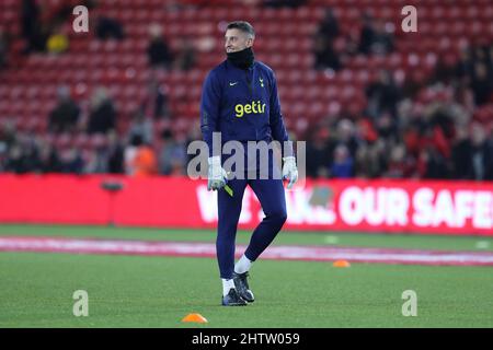 MIDDLESBROUGH, GROSSBRITANNIEN. MÄR 1. Pierluigi Gollini von Tottenham Hotspur erwärmt sich während des Spiels der fünften Runde des FA Cup zwischen Middlesbrough und Tottenham Hotspur am Dienstag, den 1.. März 2022 im Riverside Stadium, Middlesbrough. (Kredit: Mark Fletcher | MI News) Kredit: MI Nachrichten & Sport /Alamy Live News Stockfoto