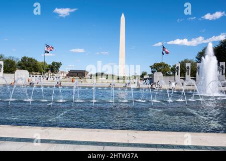 Washington, DC. Denkmal zum Zweiten Weltkrieg mit Springbrunnen. Stockfoto