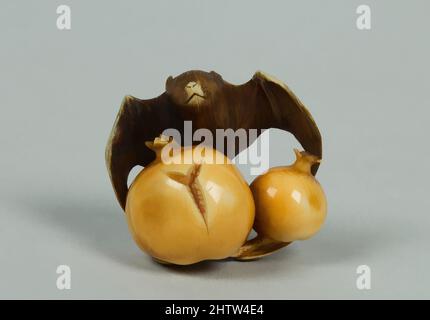 Kunst inspiriert von Netsuke of bat and Fruit, 19. Century, Japan, Ivory, Netsuke, Klassische Werke, die von Artotop mit einem Hauch von Moderne modernisiert wurden. Formen, Farbe und Wert, auffällige visuelle Wirkung auf Kunst. Emotionen durch Freiheit von Kunstwerken auf zeitgemäße Weise. Eine zeitlose Botschaft, die eine wild kreative neue Richtung verfolgt. Künstler, die sich dem digitalen Medium zuwenden und die Artotop NFT erschaffen Stockfoto