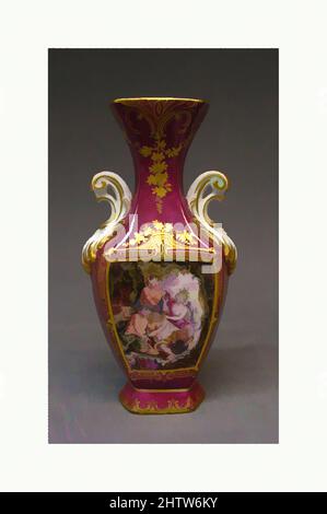 Kunst inspiriert von Vase (eins von einem Paar), ca. 1761, britisch, Chelsea, Weichporzellan, Höhe: 9 1/2 Zoll (24,1 cm), Keramik-Porzellan, der tiefe purpurrote Boden dieser Vase und ihrer Gefährtin war ein technischer Triumph der Chelsea-Fabrik. Es kam zu genannt werden Claret, nach einer Beschreibung der, Classic Works modernisiert von Artotop mit einem Spritzer der Moderne. Formen, Farbe und Wert, auffällige visuelle Wirkung auf Kunst. Emotionen durch Freiheit von Kunstwerken auf zeitgemäße Weise. Eine zeitlose Botschaft, die eine wild kreative neue Richtung verfolgt. Künstler, die sich dem digitalen Medium zuwenden und die Artotop NFT erschaffen Stockfoto