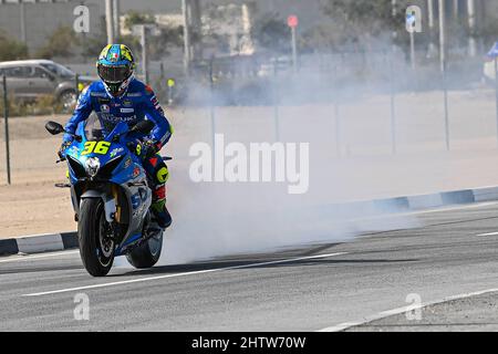 Losail, Katar. 03. März 2022. Quartararo, Bagnaia und mir eröffnen zusammen mit Cafu den GP von Katar mit Stil und Spaß im Lusail Iconic Stadium, Die Gastgeber der WM-Finale 2022 02. März 2022 Quartararo, Bagnaia y mir junto a Cafu inauguran el GP de Qatar por todo lo Alto divirtiendose en El Lusail Iconic Stadium, que albergará la final de la Copa del Mundo de 2022. 2 de Marzo de 2022 POOL/ MotoGP.com/Cordon die Pressebilder sind nur für redaktionelle Zwecke bestimmt. Obligatorischer Kredit: © motogp.com Kredit: CORDON PRESS/Alamy Live News Stockfoto