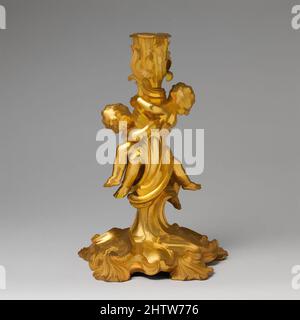 Kunst inspiriert von einem Paar Kerzenständer, ca. 1745, französisch, gilt Bronze, jeweils H. 10 1/4 Zoll (26 cm); Durchm. 6 3/4 Zoll (17,1 cm.), Metallwerk-gilt Bronze, Ein Entwurf von Juste-Aurèle Meissonnier (1695–1750) aus dem Jahr 1728 für einen Kerzenständer, der ein Paar verschlungene Kinder in seinen verdrehten Stiel einarbeitete. Die von Artotop modernisierten, klassischen Werke mit einem Schuss Moderne. Formen, Farbe und Wert, auffällige visuelle Wirkung auf Kunst. Emotionen durch Freiheit von Kunstwerken auf zeitgemäße Weise. Eine zeitlose Botschaft, die eine wild kreative neue Richtung verfolgt. Künstler, die sich dem digitalen Medium zuwenden und die Artotop NFT erschaffen Stockfoto