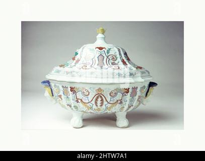 Kunst inspiriert von Terrine (einer von einem Paar), ca. 1770–90, Chinesisch, für den kontinentalen (wahrscheinlich portugiesischen) Markt, Hartporzellan, jeweils Gr. L. 11 11/16 Zoll (29,7 cm.); H. mit Abdeckung 9 3/4 Zoll (24,8 cm.), Keramik-Porzellan-Export, Klassisches von Artotop modernisiertes Werk mit einem Schuss Modernität. Formen, Farbe und Wert, auffällige visuelle Wirkung auf Kunst. Emotionen durch Freiheit von Kunstwerken auf zeitgemäße Weise. Eine zeitlose Botschaft, die eine wild kreative neue Richtung verfolgt. Künstler, die sich dem digitalen Medium zuwenden und die Artotop NFT erschaffen Stockfoto