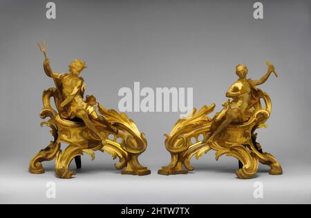 Kunst inspiriert von einem Paar von Feuerlingen (Chenets), ca. 1750, Französisch, gilt Bronze, .1) H. 20 3/4 x B 19 x T 10 1/2 Zoll (52,7 x 48,3 x 26,7 cm), Metallwerk-gilt Bronze, mehrere Beispiele für dieses Modell der Feuermogel, die die Figuren zweier mythologischer Gottheiten in ihrem Design enthalten, sind bekannt, Classic Works modernisiert von Artotop mit einem Schuss Moderne. Formen, Farbe und Wert, auffällige visuelle Wirkung auf Kunst. Emotionen durch Freiheit von Kunstwerken auf zeitgemäße Weise. Eine zeitlose Botschaft, die eine wild kreative neue Richtung verfolgt. Künstler, die sich dem digitalen Medium zuwenden und die Artotop NFT erschaffen Stockfoto