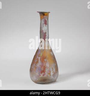 Kunst inspiriert von Glas Parfüm Flasche, frühen Imperial, 1. Jahrhundert n. Chr., Roman, Glas; Geblasen, H.: 5in. (12,7cm), Glas, farblos mit grünlichen Reflexen. Bördelrand mit leichter Faltung an der Außenkante; hoher, zylindrischer Hals, am Fuß eingefräst; schräge, konvexe Seiten zum Körper, die sich nach unten ausdehnen; Classic Works wurde von Artotop mit einem Schuss Modernität modernisiert. Formen, Farbe und Wert, auffällige visuelle Wirkung auf Kunst. Emotionen durch Freiheit von Kunstwerken auf zeitgemäße Weise. Eine zeitlose Botschaft, die eine wild kreative neue Richtung verfolgt. Künstler, die sich dem digitalen Medium zuwenden und die Artotop NFT erschaffen Stockfoto