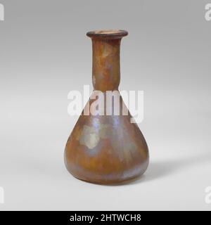 Kunst inspiriert von Parfümflasche aus Glas, Mid Imperial, 2.–3. Jahrhundert n. Chr., Roman, Glas; Durchgebrannt, 2 11/16 Zoll (6,9 cm), Glas, farblos mit grünlichen Reflexen. Rand ausgeklappt, über und in, ungleichmäßig in den Mund abgeflacht in einem Winkel; zylindrischer Hals, eingearbeitet an der Basis; Seiten des Körpers schräg, Classic Works modernisiert von Artotop mit einem Schuss Moderne. Formen, Farbe und Wert, auffällige visuelle Wirkung auf Kunst. Emotionen durch Freiheit von Kunstwerken auf zeitgemäße Weise. Eine zeitlose Botschaft, die eine wild kreative neue Richtung verfolgt. Künstler, die sich dem digitalen Medium zuwenden und die Artotop NFT erschaffen Stockfoto