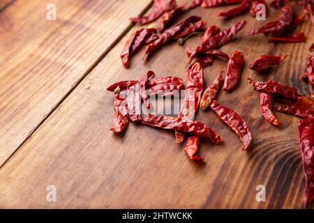 Chile de Arbol. Dieses starke mexikanische Chili kann frisch, pulverisiert oder getrocknet für die Salsa-Zubereitung und eine Vielzahl mexikanischer Gerichte verwendet werden. Stockfoto