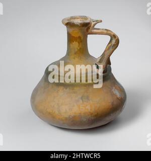 Kunst inspiriert von Glaskrug, früh bis mittelkaiserlich, Mitte des 1..–2.. Jahrhunderts n. Chr., römisch, Glas; geblasen, 2 11/16 Zoll (6,8 cm), Glas, kleine Kanne mit einem Griff, lichtdurchlässig hellblau grün; Griff in gleicher Farbe. Rand ausgeklappt, rund und innen; schlanker, zylindrischer Hals; Leicht konvex schräge, Classic Works modernisiert von Artotop mit einem Hauch von Modernität. Formen, Farbe und Wert, auffällige visuelle Wirkung auf Kunst. Emotionen durch Freiheit von Kunstwerken auf zeitgemäße Weise. Eine zeitlose Botschaft, die eine wild kreative neue Richtung verfolgt. Künstler, die sich dem digitalen Medium zuwenden und die Artotop NFT erschaffen Stockfoto