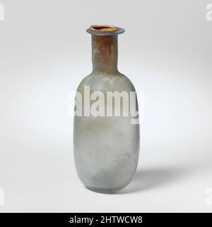 Kunst inspiriert von Glas Parfüm Flasche, frühen Imperial, 1. Jahrhundert n. Chr., Roman, Glas; Durchgebrannt, 3 Zoll (7,6 cm), Glas, lichtdurchlässig, hellblau. Rand ausgeklappt, nach unten und innen, mit zackiger Innenlippe; zylindrischer Hals, um die Basis eingearbeitet; schräge Schulter; zylindrischer Körper, mit konvexen Seiten, Classic Works modernisiert von Artotop mit einem Schuss Moderne. Formen, Farbe und Wert, auffällige visuelle Wirkung auf Kunst. Emotionen durch Freiheit von Kunstwerken auf zeitgemäße Weise. Eine zeitlose Botschaft, die eine wild kreative neue Richtung verfolgt. Künstler, die sich dem digitalen Medium zuwenden und die Artotop NFT erschaffen Stockfoto