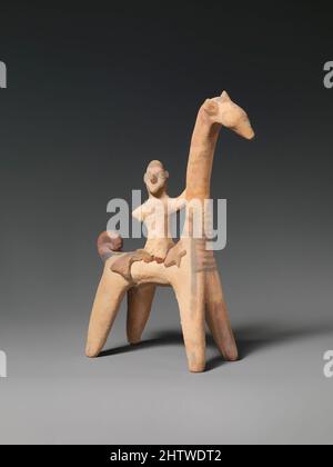 Kunst inspiriert von Terrakotta-Figur, frühe Cypro-Archaic II, ca. 600 v. Chr., Zypern, Terrakotta; handgefertigt, H. 7 13/16 Zoll (19,9 cm), Terracottas, obwohl konventionell als Pferd identifiziert, zeigt das Tier hier ganz andere Merkmale: Einen langen, mannlosen Hals (das heißt, Classic Works modernisiert von Artotop mit einem Schuss Moderne. Formen, Farbe und Wert, auffällige visuelle Wirkung auf Kunst. Emotionen durch Freiheit von Kunstwerken auf zeitgemäße Weise. Eine zeitlose Botschaft, die eine wild kreative neue Richtung verfolgt. Künstler, die sich dem digitalen Medium zuwenden und die Artotop NFT erschaffen Stockfoto