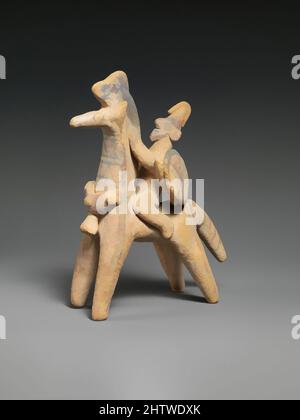 Kunst inspiriert von Terracotta Pferd und Reiter, frühe Cypro-Archaic II, ca. 600 v. Chr., Zypern, Terrakotta; handgefertigt, H. 7 1/2 Zoll (19,1 cm), Terracottas, der Reiter hier ist ein Krieger mit Haubenhelm und Schild ausgestattet. Das Pferd hat einen Topknoten, einen dicken Schwanz und eine tasselierte Frontparty an seiner Classic Works, die von Artotop mit einem Schuss Modernität modernisiert wurde. Formen, Farbe und Wert, auffällige visuelle Wirkung auf Kunst. Emotionen durch Freiheit von Kunstwerken auf zeitgemäße Weise. Eine zeitlose Botschaft, die eine wild kreative neue Richtung verfolgt. Künstler, die sich dem digitalen Medium zuwenden und die Artotop NFT erschaffen Stockfoto