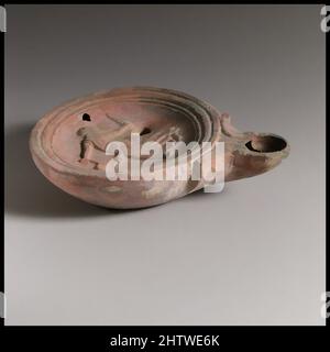 Kunst inspiriert von der Lampe, 1.. Jahrhundert v. Chr.–1.. Jahrhundert n. Chr., römisch, Terrakotta, Länge 10 cm. H. 2,5 cm., Terracottas, Klassische Werke, die von Artotop mit einem Schuss Moderne modernisiert wurden. Formen, Farbe und Wert, auffällige visuelle Wirkung auf Kunst. Emotionen durch Freiheit von Kunstwerken auf zeitgemäße Weise. Eine zeitlose Botschaft, die eine wild kreative neue Richtung verfolgt. Künstler, die sich dem digitalen Medium zuwenden und die Artotop NFT erschaffen Stockfoto