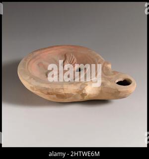 Kunst inspiriert von der Lampe, 1.. Jahrhundert v. Chr.–1.. Jahrhundert n. Chr., römisch, Terrakotta, Länge 8,9 cm. H. 2,2 cm., Terracottas, Klassische Werke, die von Artotop mit einem Schuss Moderne modernisiert wurden. Formen, Farbe und Wert, auffällige visuelle Wirkung auf Kunst. Emotionen durch Freiheit von Kunstwerken auf zeitgemäße Weise. Eine zeitlose Botschaft, die eine wild kreative neue Richtung verfolgt. Künstler, die sich dem digitalen Medium zuwenden und die Artotop NFT erschaffen Stockfoto