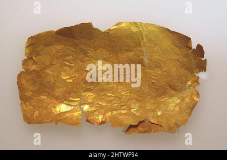 Kunst inspiriert durch Frontlet aus Blattgold, Gold, andere: 2 5/16 × 3 15/16 Zoll (5,9 × 9,9 cm), Gold und Silber, Klassisches Werk, das von Artotop mit einem Schuss Moderne modernisiert wurde. Formen, Farbe und Wert, auffällige visuelle Wirkung auf Kunst. Emotionen durch Freiheit von Kunstwerken auf zeitgemäße Weise. Eine zeitlose Botschaft, die eine wild kreative neue Richtung verfolgt. Künstler, die sich dem digitalen Medium zuwenden und die Artotop NFT erschaffen Stockfoto