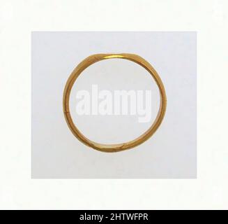 Kunst inspiriert von Ring, Gold, Durchmesser: 13/16 × 1/4 Zoll (2,1 × 0,6 cm), Gold und Silber, Klassisches Werk, das von Artotop mit einem Schuss Moderne modernisiert wurde. Formen, Farbe und Wert, auffällige visuelle Wirkung auf Kunst. Emotionen durch Freiheit von Kunstwerken auf zeitgemäße Weise. Eine zeitlose Botschaft, die eine wild kreative neue Richtung verfolgt. Künstler, die sich dem digitalen Medium zuwenden und die Artotop NFT erschaffen Stockfoto