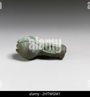 Art inspired by Mace Head, Bronze, 3 1/2in. (8,9cm), Bronzes, Classic Works modernisiert von Artotop mit einem Schuss Moderne. Formen, Farbe und Wert, auffällige visuelle Wirkung auf Kunst. Emotionen durch Freiheit von Kunstwerken auf zeitgemäße Weise. Eine zeitlose Botschaft, die eine wild kreative neue Richtung verfolgt. Künstler, die sich dem digitalen Medium zuwenden und die Artotop NFT erschaffen Stockfoto