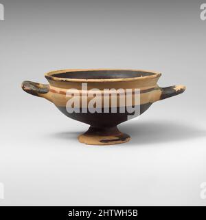 Kunst inspiriert von Kylix, 6.. Jahrhundert v. Chr., Zypern, Terrakotta, 3 x 7 1/2 Zoll (7,6 x 19,1 cm), Vasen, Becher mit versetzter Lippe und zwei reservierten Bands, von Artotop modernisierte Classic Works mit einem Schuss Modernität. Formen, Farbe und Wert, auffällige visuelle Wirkung auf Kunst. Emotionen durch Freiheit von Kunstwerken auf zeitgemäße Weise. Eine zeitlose Botschaft, die eine wild kreative neue Richtung verfolgt. Künstler, die sich dem digitalen Medium zuwenden und die Artotop NFT erschaffen Stockfoto