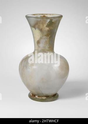 Kunst inspiriert von Glasflasche, spätes Imperial, 4. Jahrhundert A.D., Roman, Glas; Durchgebrannt, H. 5 Zoll (12,7 cm), Glas, farblos mit leichter grünlicher Färbung. Einfarbiger abgerundeter Rand; konkaver Trichterhals; kugelförmiger Körper, nach unten verjüngend; Kick-in-Bottom mit Pontil-Narbe; niedriger röhrenförmiger Basisring, von Artotop modernisierte Classic Works mit einem Schuss Modernität. Formen, Farbe und Wert, auffällige visuelle Wirkung auf Kunst. Emotionen durch Freiheit von Kunstwerken auf zeitgemäße Weise. Eine zeitlose Botschaft, die eine wild kreative neue Richtung verfolgt. Künstler, die sich dem digitalen Medium zuwenden und die Artotop NFT erschaffen Stockfoto