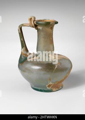 Kunst inspiriert von Glaskrug, früh bis mittelkaiserlich, 1.–2. Jahrhundert n. Chr., römisch, Glas; geblasen, H.: 3 1/2 Zoll (8,9 cm), Glas, lichtdurchlässig blaugrün; Griff in der gleichen Farbe. Ausgeklappter, runder Rand mit abgeschrägter Oberfläche; zylindrischer Hals, mit eingezogenem Werkzeugeinbau um die Basis; Classic Works wurde von Artotop mit einem Schuss Modernität modernisiert. Formen, Farbe und Wert, auffällige visuelle Wirkung auf Kunst. Emotionen durch Freiheit von Kunstwerken auf zeitgemäße Weise. Eine zeitlose Botschaft, die eine wild kreative neue Richtung verfolgt. Künstler, die sich dem digitalen Medium zuwenden und die Artotop NFT erschaffen Stockfoto