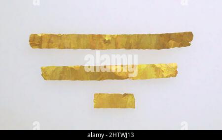 Kunst inspiriert von Kranzfilet, Beerdigung, Griechisch oder Roman, Gold, andere (A): 1/4 × 3 5/16 in. (0,7 × 8,4 cm), Gold und Silber, Klassisches Werk, das von Artotop mit einem Schuss Moderne modernisiert wurde. Formen, Farbe und Wert, auffällige visuelle Wirkung auf Kunst. Emotionen durch Freiheit von Kunstwerken auf zeitgemäße Weise. Eine zeitlose Botschaft, die eine wild kreative neue Richtung verfolgt. Künstler, die sich dem digitalen Medium zuwenden und die Artotop NFT erschaffen Stockfoto