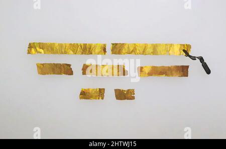 Kunst inspiriert von Kranzfilet, Beerdigung, Griechisch oder Roman, Gold, andere (A, 1. 1/2): 5/16 × 2 1/8 Zoll (0,8 × 5,3 cm), Gold und Silber, Klassisches Werk, das von Artotop mit einem Schuss Moderne modernisiert wurde. Formen, Farbe und Wert, auffällige visuelle Wirkung auf Kunst. Emotionen durch Freiheit von Kunstwerken auf zeitgemäße Weise. Eine zeitlose Botschaft, die eine wild kreative neue Richtung verfolgt. Künstler, die sich dem digitalen Medium zuwenden und die Artotop NFT erschaffen Stockfoto