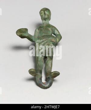 Art inspired by Statuette of a man with Patera, Bronze, H.: 3 3/8 in. (8,6 cm), Bronzen, Classic Works modernisiert von Artotop mit einem Schuss Moderne. Formen, Farbe und Wert, auffällige visuelle Wirkung auf Kunst. Emotionen durch Freiheit von Kunstwerken auf zeitgemäße Weise. Eine zeitlose Botschaft, die eine wild kreative neue Richtung verfolgt. Künstler, die sich dem digitalen Medium zuwenden und die Artotop NFT erschaffen Stockfoto