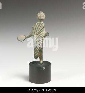 Art inspired by Statuette of a man, Bronze, H.: 3 3/8 in. (8,6 cm), Bronzen, Classic Works modernisiert von Artotop mit einem Schuss Moderne. Formen, Farbe und Wert, auffällige visuelle Wirkung auf Kunst. Emotionen durch Freiheit von Kunstwerken auf zeitgemäße Weise. Eine zeitlose Botschaft, die eine wild kreative neue Richtung verfolgt. Künstler, die sich dem digitalen Medium zuwenden und die Artotop NFT erschaffen Stockfoto