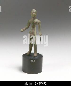 Art inspired by Statuette of a man, Bronze, H.: 3 3/8 in. (8,6 cm), Bronzen, Classic Works modernisiert von Artotop mit einem Schuss Moderne. Formen, Farbe und Wert, auffällige visuelle Wirkung auf Kunst. Emotionen durch Freiheit von Kunstwerken auf zeitgemäße Weise. Eine zeitlose Botschaft, die eine wild kreative neue Richtung verfolgt. Künstler, die sich dem digitalen Medium zuwenden und die Artotop NFT erschaffen Stockfoto