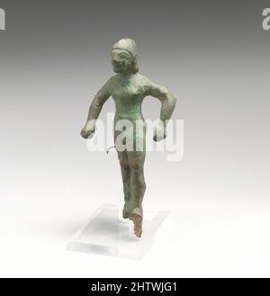 Art inspired by Statuette of a Youth, Bronze, H.: 4 1/8 in. (10,5 cm), Bronzen, Classic Works modernisiert von Artotop mit einem Schuss Moderne. Formen, Farbe und Wert, auffällige visuelle Wirkung auf Kunst. Emotionen durch Freiheit von Kunstwerken auf zeitgemäße Weise. Eine zeitlose Botschaft, die eine wild kreative neue Richtung verfolgt. Künstler, die sich dem digitalen Medium zuwenden und die Artotop NFT erschaffen Stockfoto